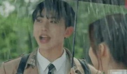 娱乐吃瓜酱爷爷淋雨,娱乐吃瓜酱背后的感人故事